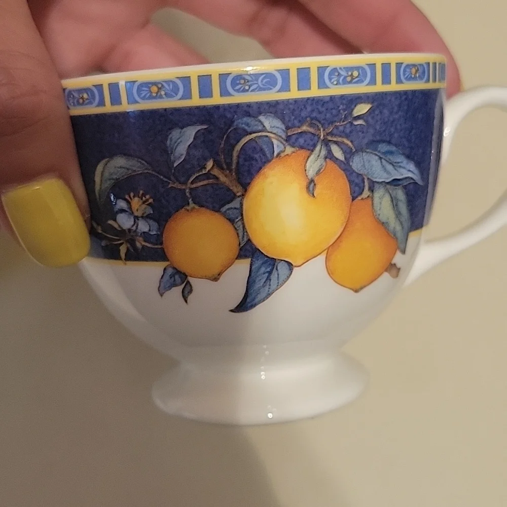Wedgwood‎ vintage bone china Citron teacups. Like new.